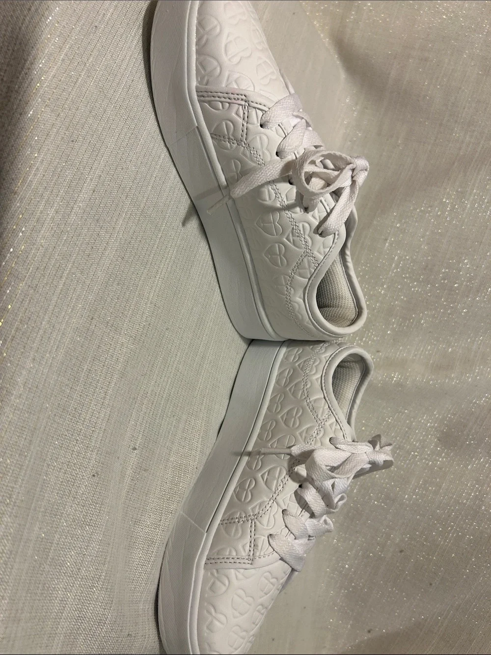 Tommy Hilfiger Girls Size 2 White Heart Logo Sneakers